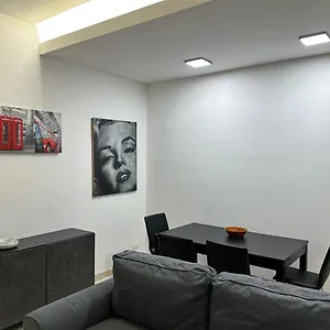 Appartamento Modern Cenisio - Self Check-in & Parking, Milano